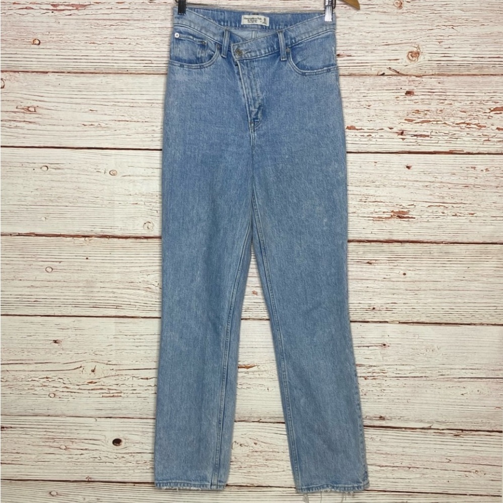 Abercrombie Curve Love Ultra High Rise 90s Straight criss cross Jean - Picture 5 of 13